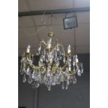 A CONTINENTAL STYLE GILT FRAMED EIGHT LIGHT CHANDELIER,