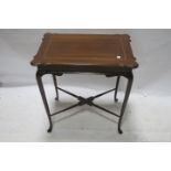 AN EARLY 20th CENTURY MAHOGANY OCCASSIONAL TABLE,