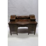 A FINE EDWARDIAN MAHOGANY CROSSBANDED CARLTON HOUSE DESK,