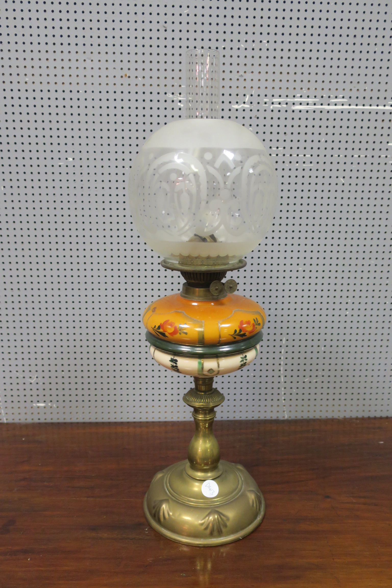 A VICTORIAN BRASS FRAMED AND PAINTED PORCELAIN OIL LAMP the clear and frosted glass bowl above the