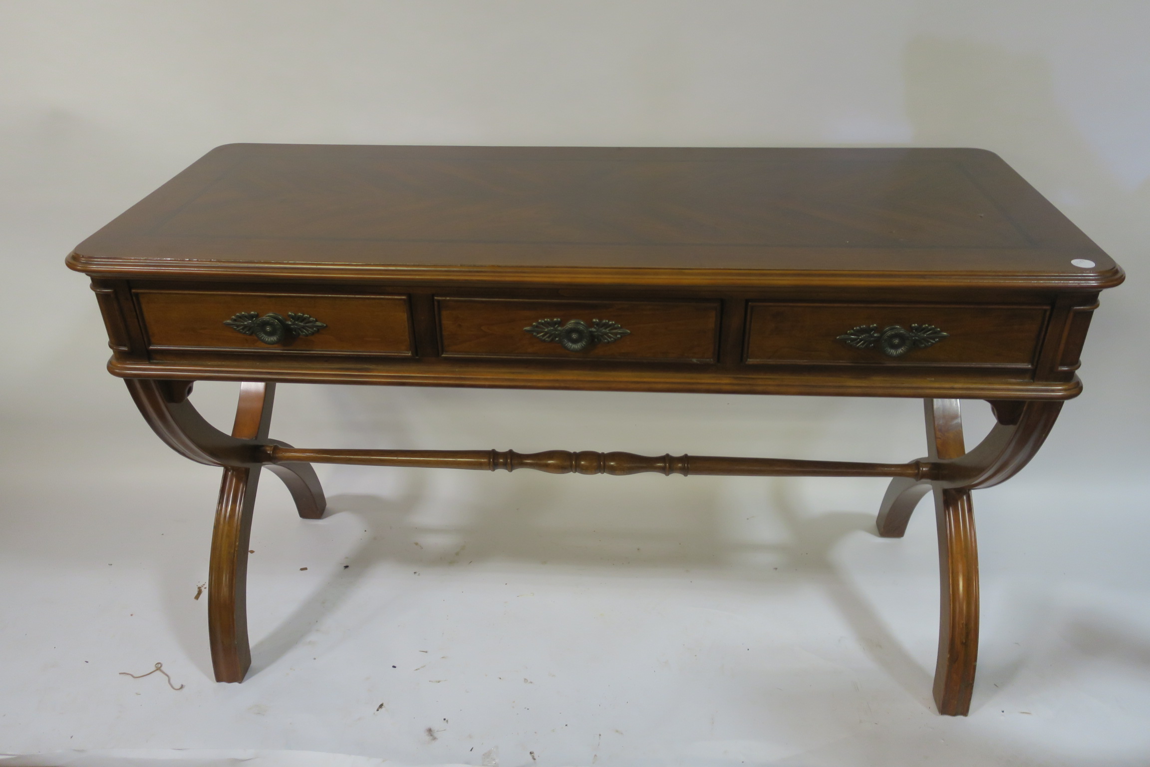 A CONTINENTAL KINGWOOD CROSSBANDED SIDE TABLE,