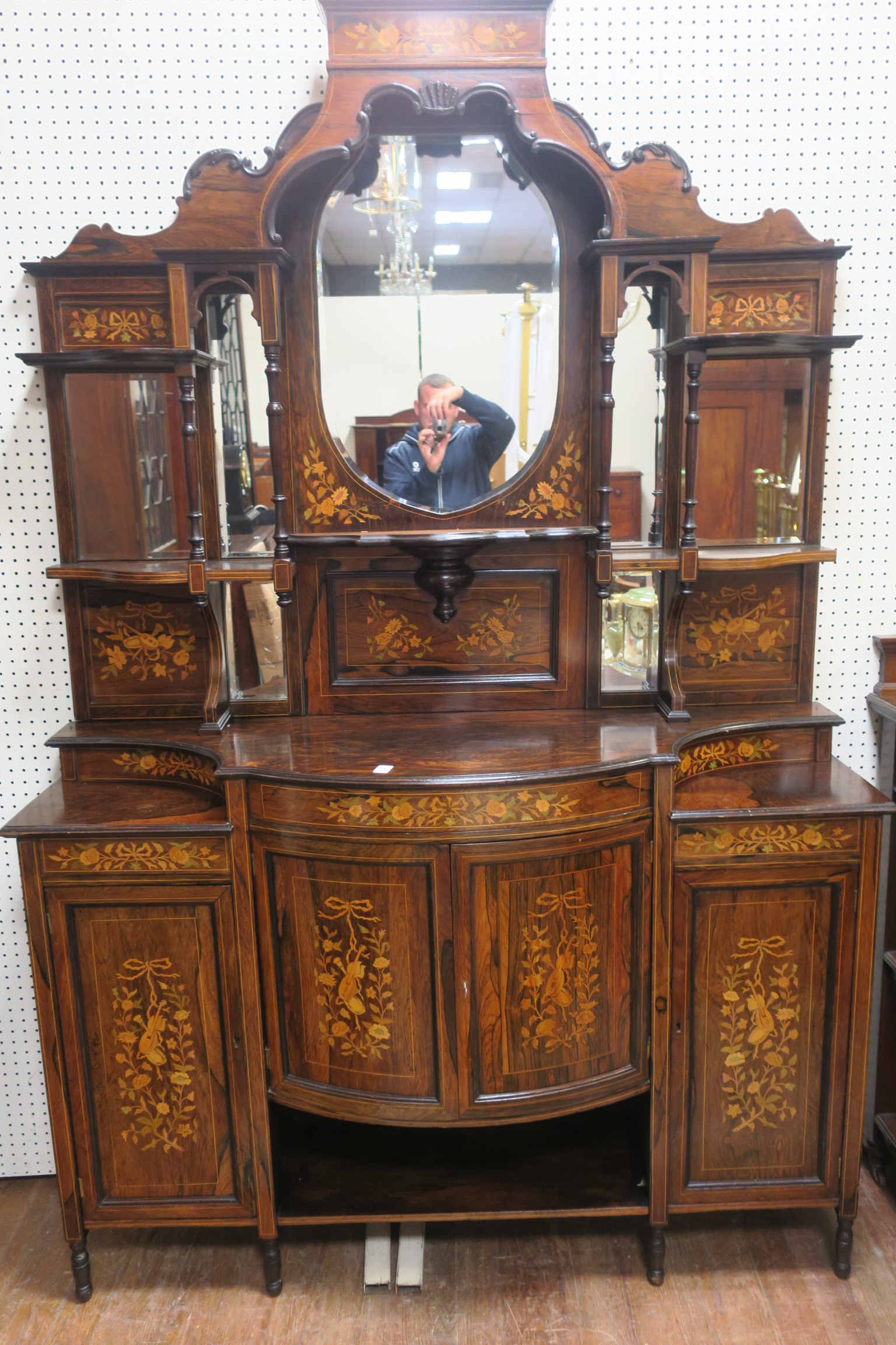 A FINE EDWARDIAN ROSEWOOD AND MARQUETRY SIDE CABINET,