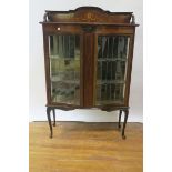 AN EDWARDIAN MAHOGANY AND MARQUETRY INLAID BREAKFRONT DISPLAY CABINET,