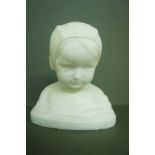 Wernekinck Sigismund 1872 - 1921, Small girl head and shoulders, white marble, Signed, height 5.5