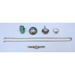 A small quantity of assorted jewellery items including a 14ct gold and diamond ring (one stone