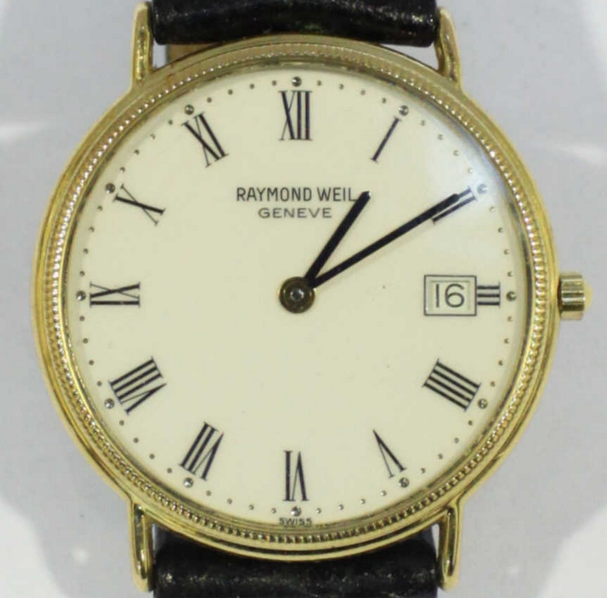 A gold plated Raymond Weil wristwatch, the white enamel dial with Roman Numerals denoting hours - Bild 2 aus 2