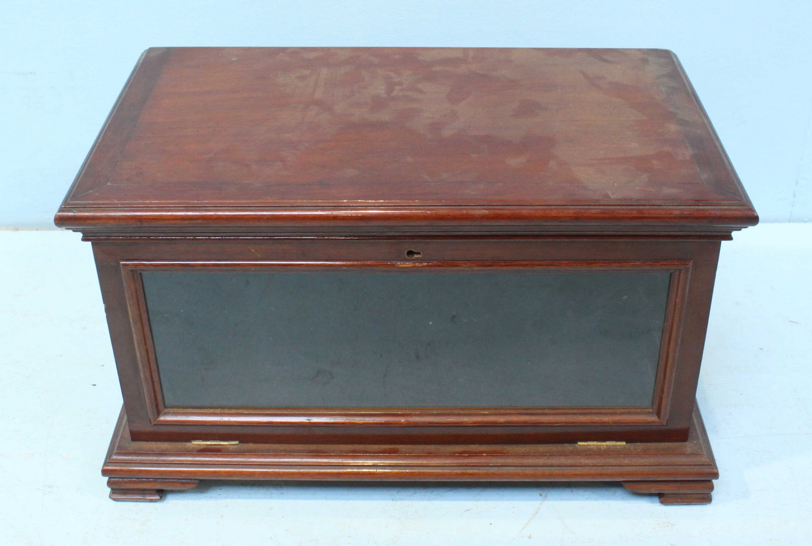 A late 19th/early 20th century mahogany tabletop bookcase, with shaped cornice above a hinged, - Image 2 of 3