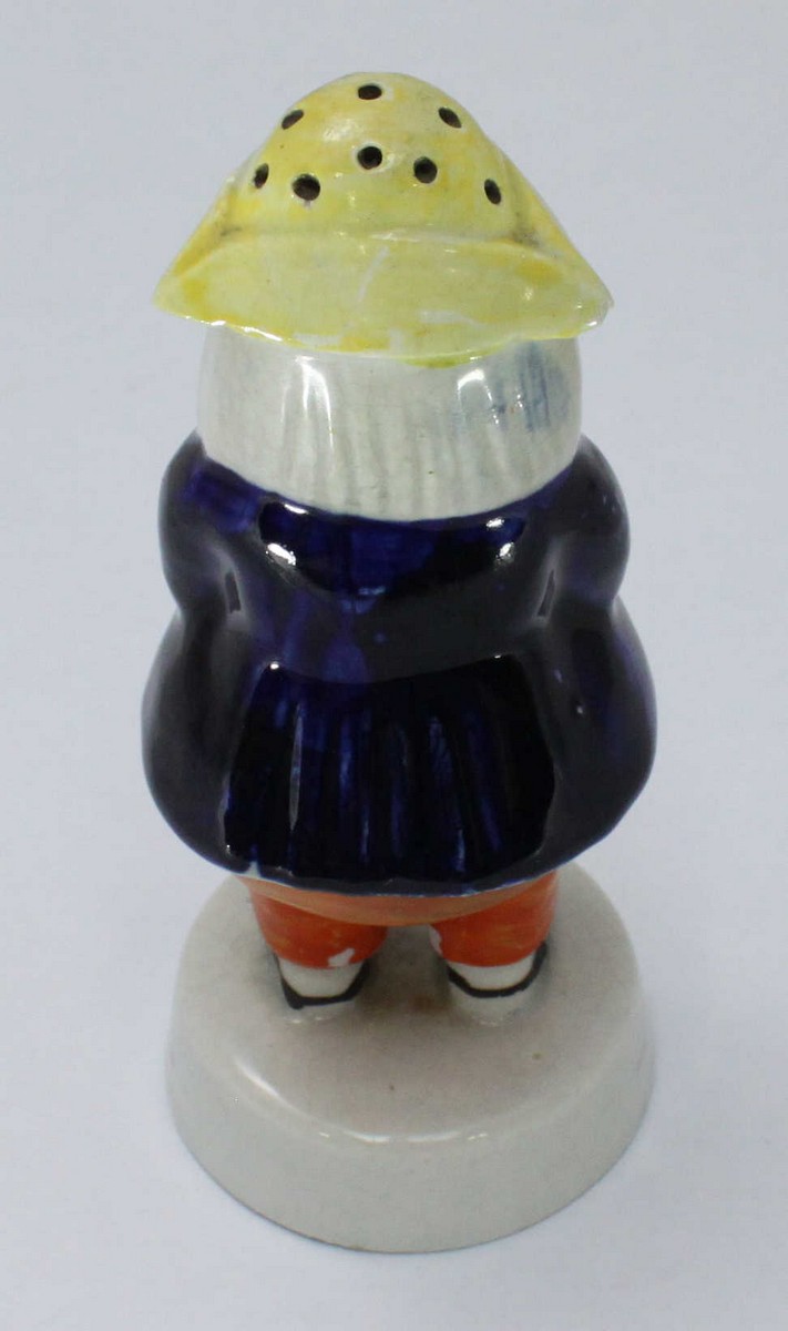 A Staffordshire pottery Toby figural sugar caster/pounce pot modelled as a portly gentleman - Bild 4 aus 4