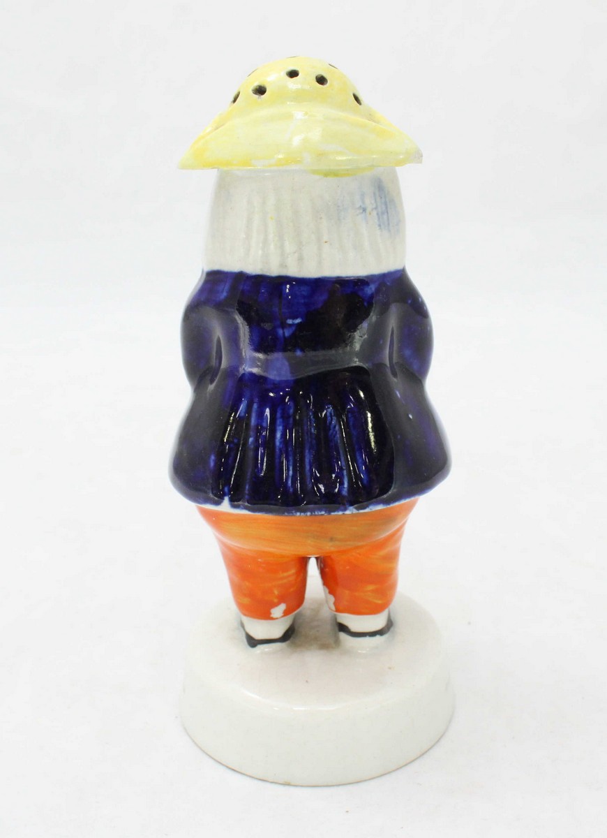 A Staffordshire pottery Toby figural sugar caster/pounce pot modelled as a portly gentleman - Bild 2 aus 4