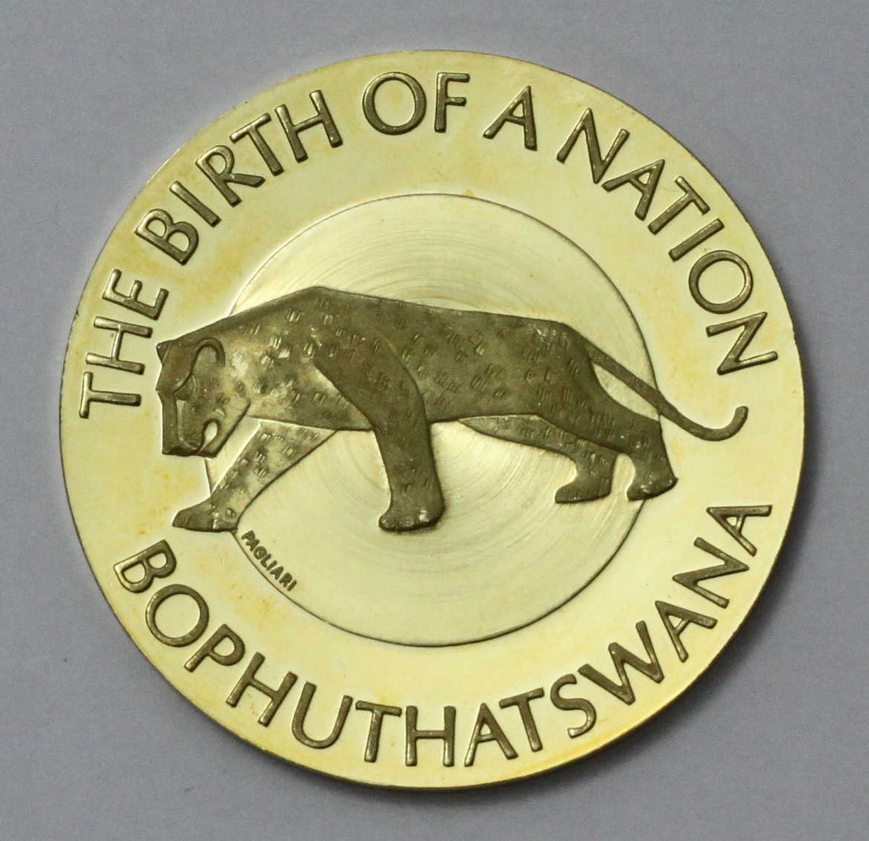 An 18ct gold 'Bophuthatswana Independence Medallion.' Issue number 1145. Gross weight