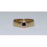 An 18ct gold ring set with a single faceted stone. Gross weight approximately 4.1g.