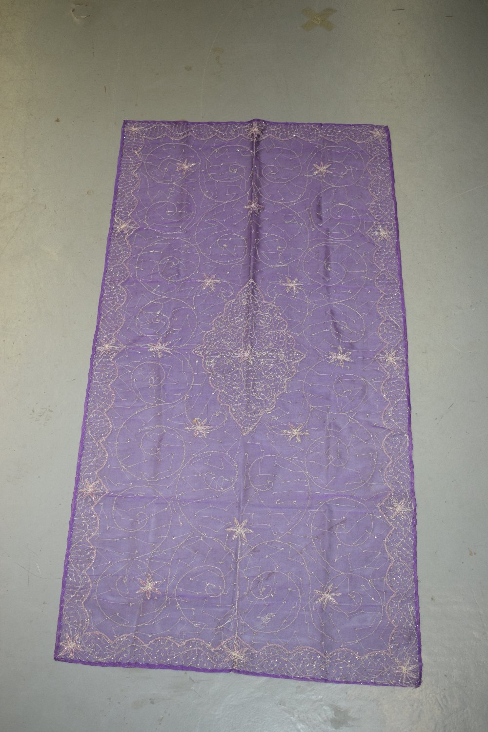 Indian pale mauve gauze shawl skilfully embroidered in gold and silver coloured metal threads, first - Image 4 of 5