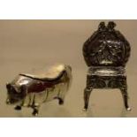 A late nineteenth century novelty continental silver miniature pig snuff box, 2in (5cm) long,