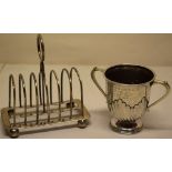 An Edwardian silver toastrack, the six divisions with a central ring handle, the base frame on