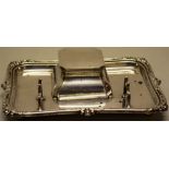 A George V silver inkstand, the rectangular tray with central lidded inkwell, gilded inside with a