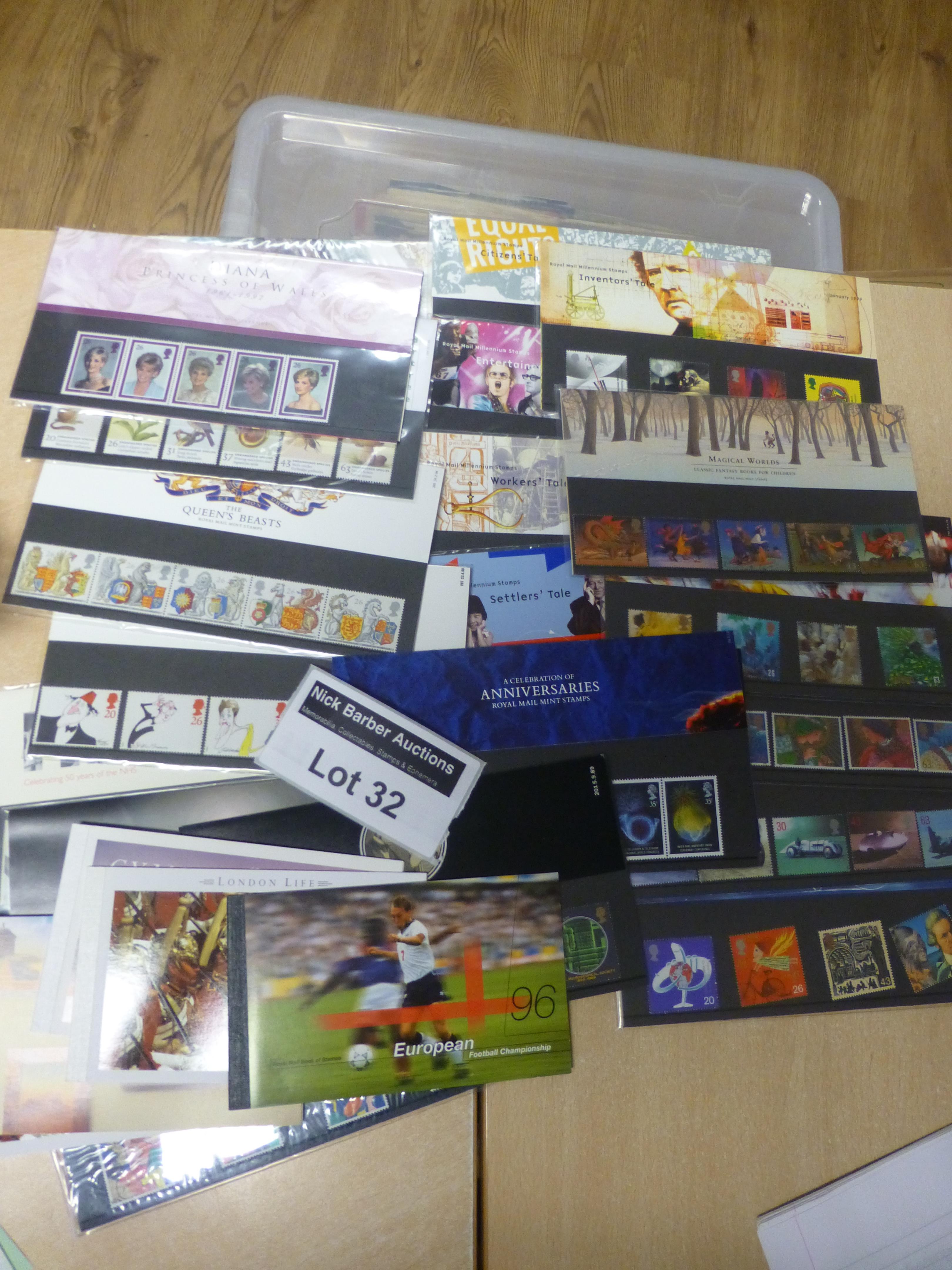 Stamps : GB selection of presentation packs modern