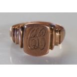 A 9ct gold signet ring, rose gold, the o