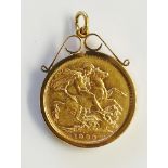 A Victorian full sovereign, dated 1900;