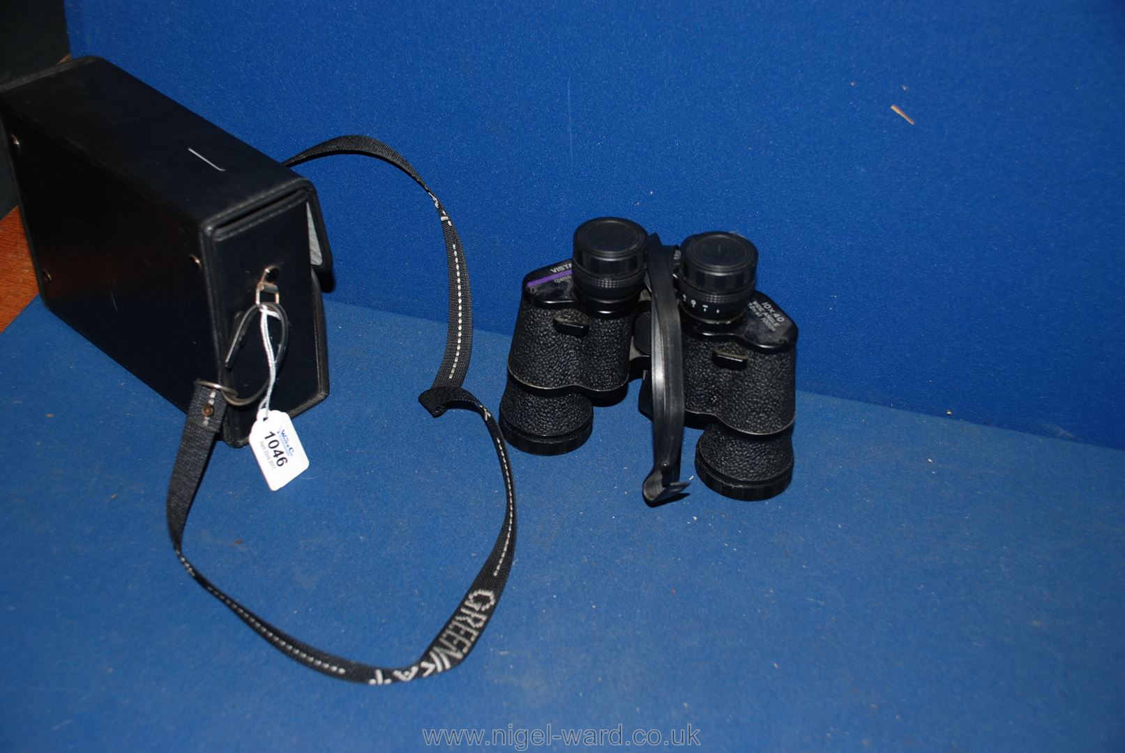 A pair of Vista Binoculars 10 x 40 in Greenkat case