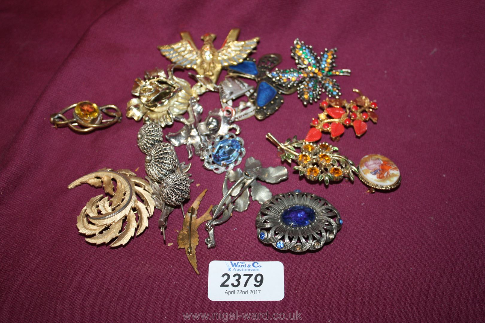 A quantity of costume Jewellery including brooches