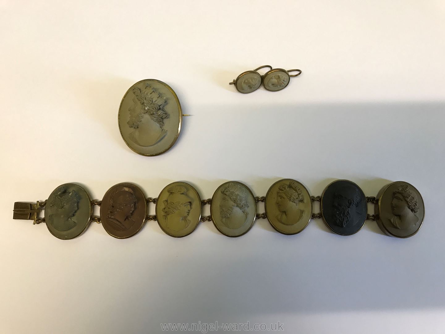 A Lava Cameo Bracelet, - Image 2 of 8