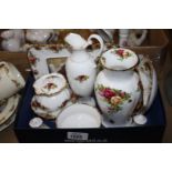 A quantity of Royal Albert 'Old Country Roses' items