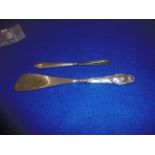 HM SILVER HANDLED SHOE HORN AND TWEEZERS