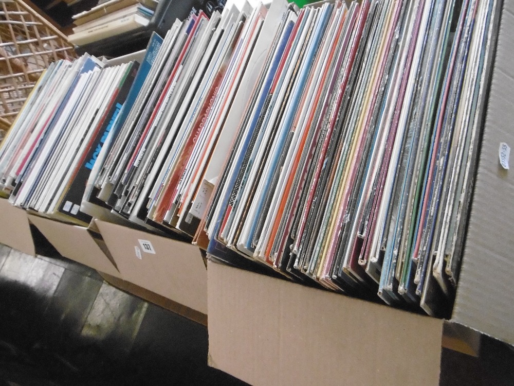 LARGE QTY OF VINYL RECORDS