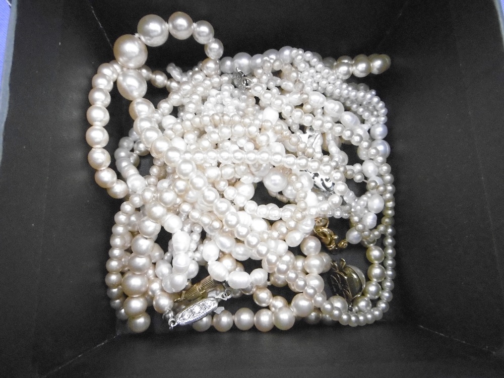 COLLECTION OF PEARL NECKLACES - Image 2 of 3