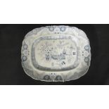 A 19TH CENTURY BLUE AND WHITE PLATTER