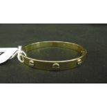 A 9CT GOLD BANGLE,