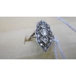 AN ART DECO STYLE 18CT YELLOW GOLD AND PLATINUM THREE STONE DIAMOND AND CLUSTER RING