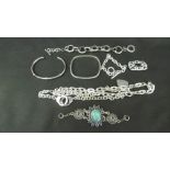 AN ASSORTMENT OF SILVER JEWELLERY