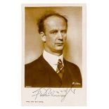 Furtwängler, Wilhelm. Eigenhändige Unterschrift auf Porträt-Photographie (Berlin, Ross, nach einer