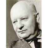 Hindemith, Paul. Zweizeilige, voll signierte und datierte Widmung für den Berliner Photographen