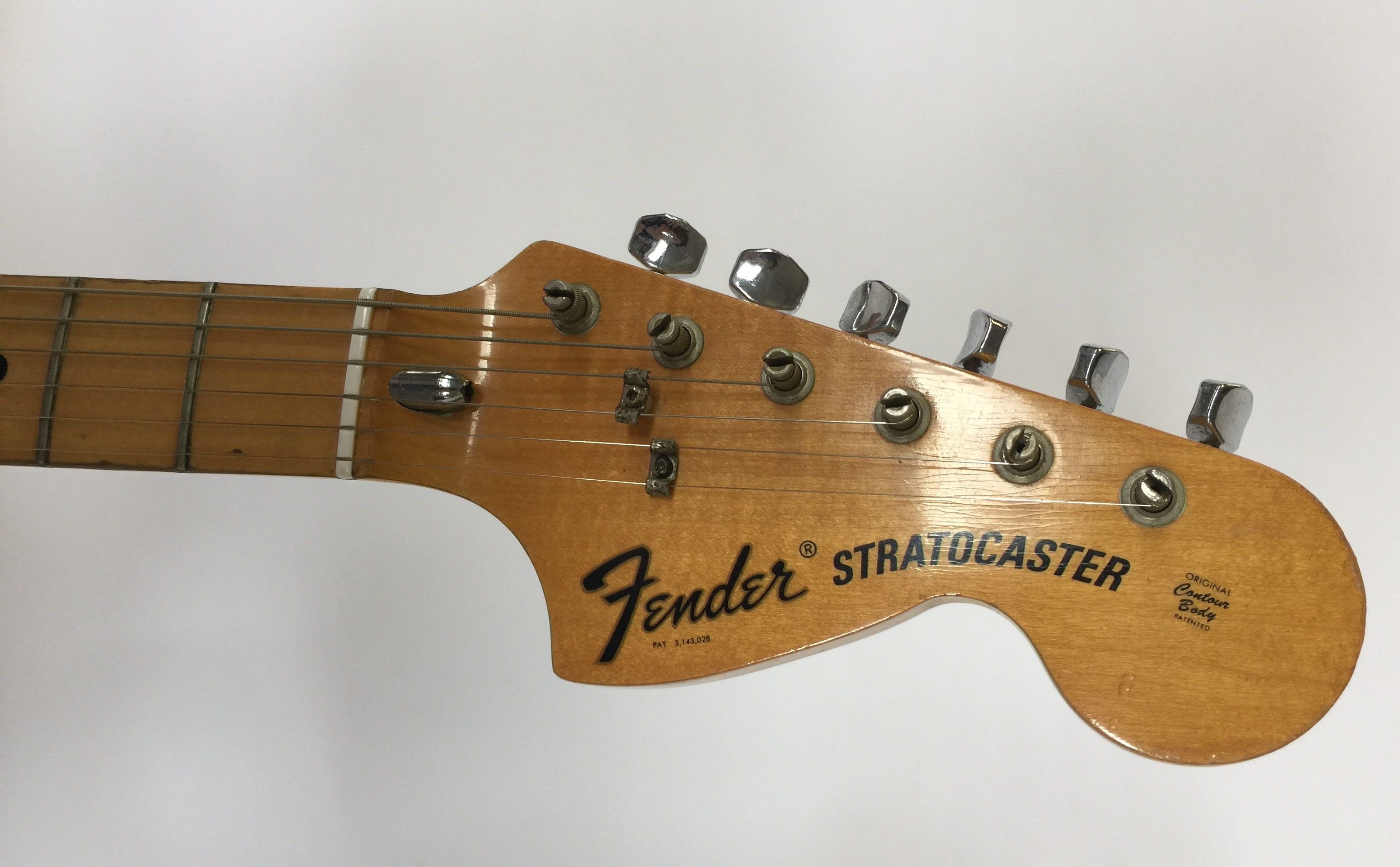 FENDER STRATOCASTER 1974 HARDTAIL - sunburst with maple neck. Serial 574552. Black Fender hard case. - Image 2 of 8