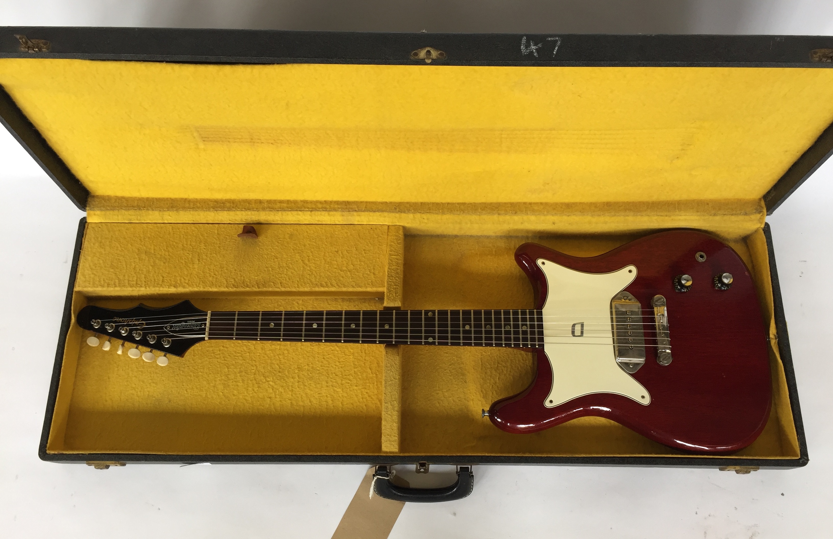 DWIGHT CORONET 1965 ELECTRIC GUITAR ***TEMPORARILY WITHDRAWN UNTIL RECEIPT OF CITES ARTICLE 10 - Image 6 of 7