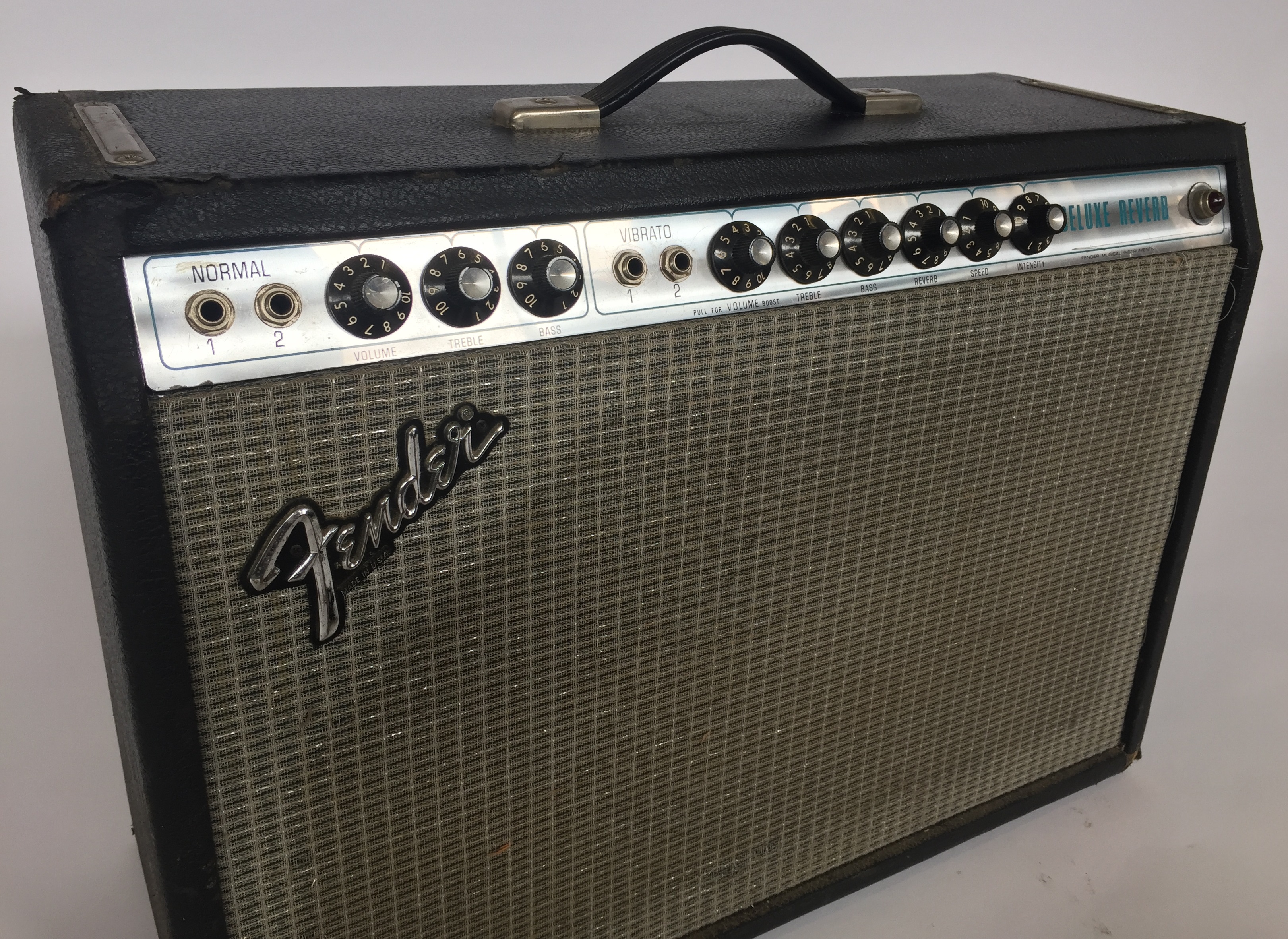 FENDER DELUXE REVERB SILVERFACE AMPLIFIER - classic handwired vintgage tube amp dating to c1979. - Image 2 of 5