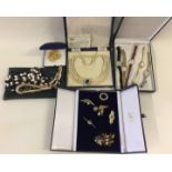 COSTUME JEWELLERY & WATCHES - to include 7 brooches, cased Pompadour simulated pearls,