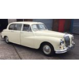 DAIMLER MAJESTIC MAJOR LIMOUSINE 1963 - beautiful 8 seater limousine in white that comes with 10