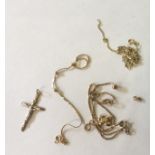 9CT GOLD - small collection of assorted 9ct gold items including a crucifix,