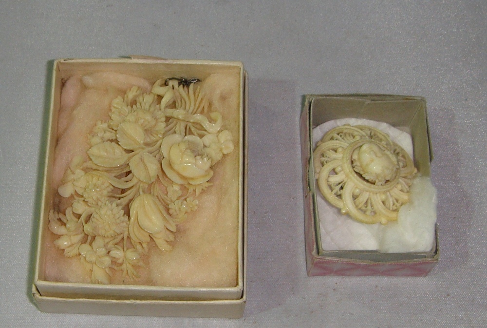 1 x late 19th early 20th century carved ivory brooch and carved bone brooch