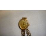 Vintage Ladies Accurist wristwatch with 9 ct gold strap and case 11 g including movement