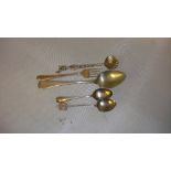 73 g of assorted silver spoons ( & foreign silver plated spoon )