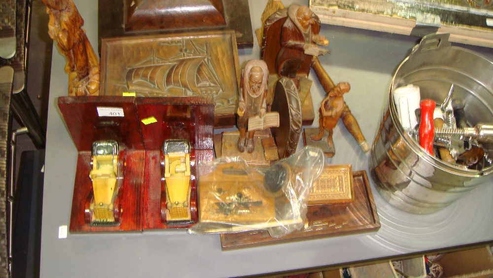 Assorted wooden ware and treen