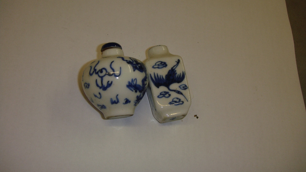 2 x Chinese blue and white snuff bottles - Image 2 of 2