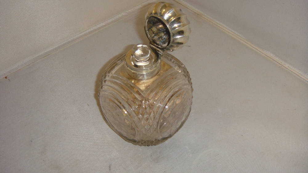 Large cut glass silver top scent bottle with hinged lid & stopper Birm. - Image 2 of 2