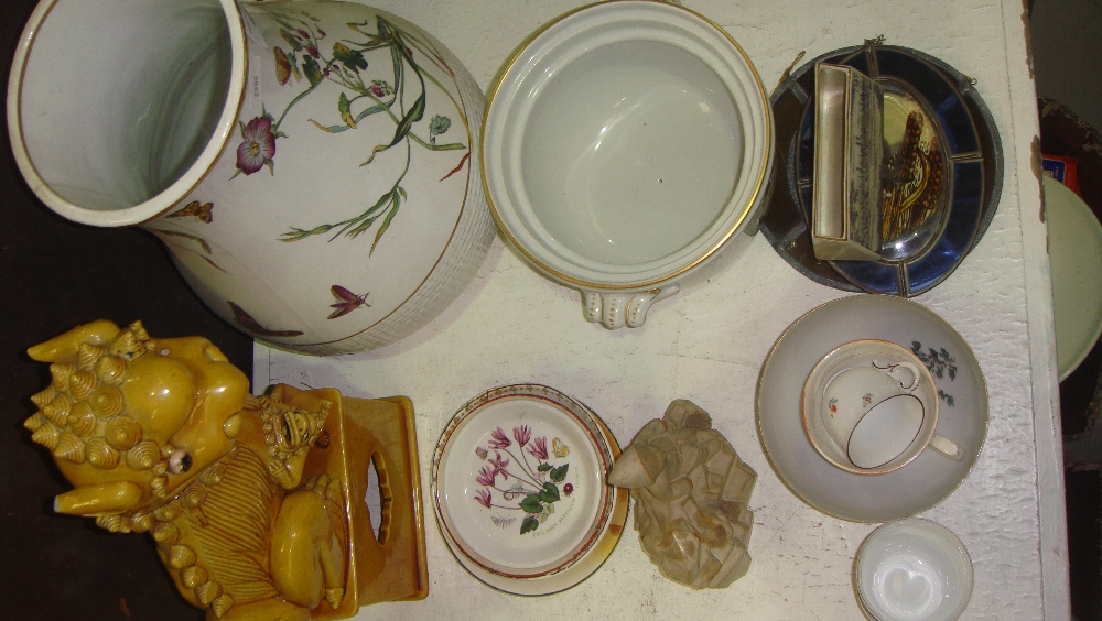 Assorted decorative china including