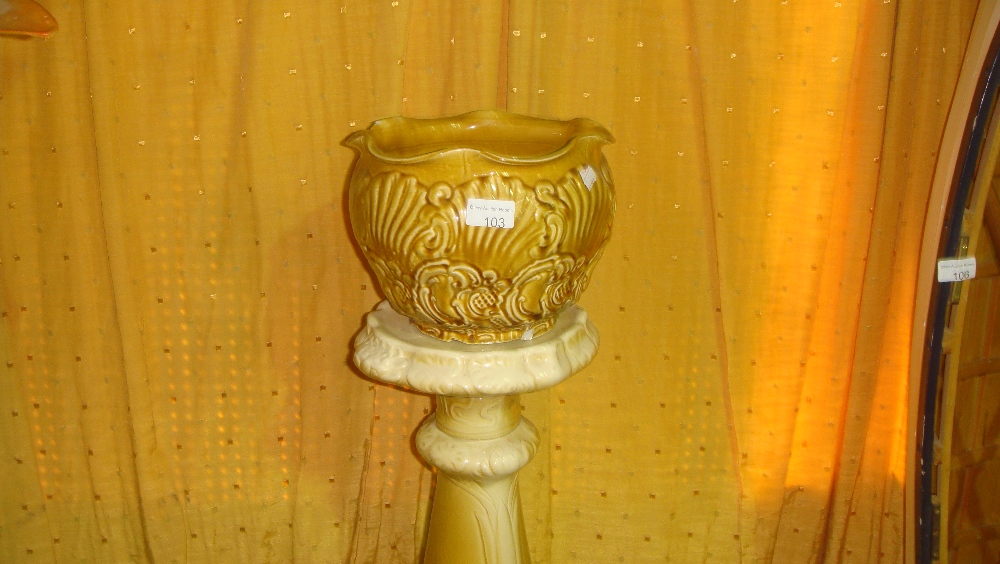 Vintage New Shell pattern majolica jardiniere on pedestal - Image 2 of 2