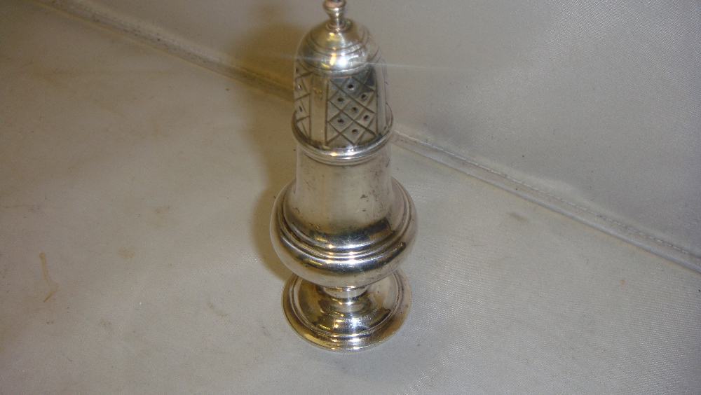 Silver pepper pot Birm 1924 R Pringle 37 g